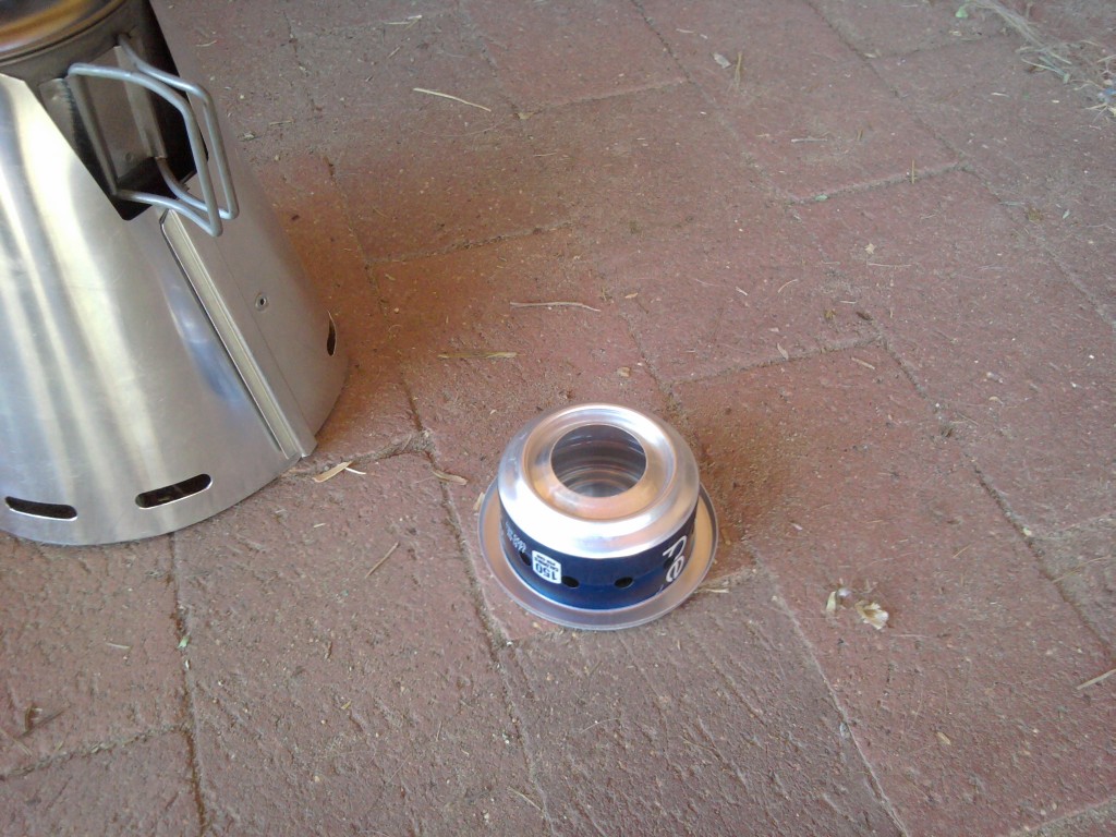 alcohol stove with combined support and windscreen